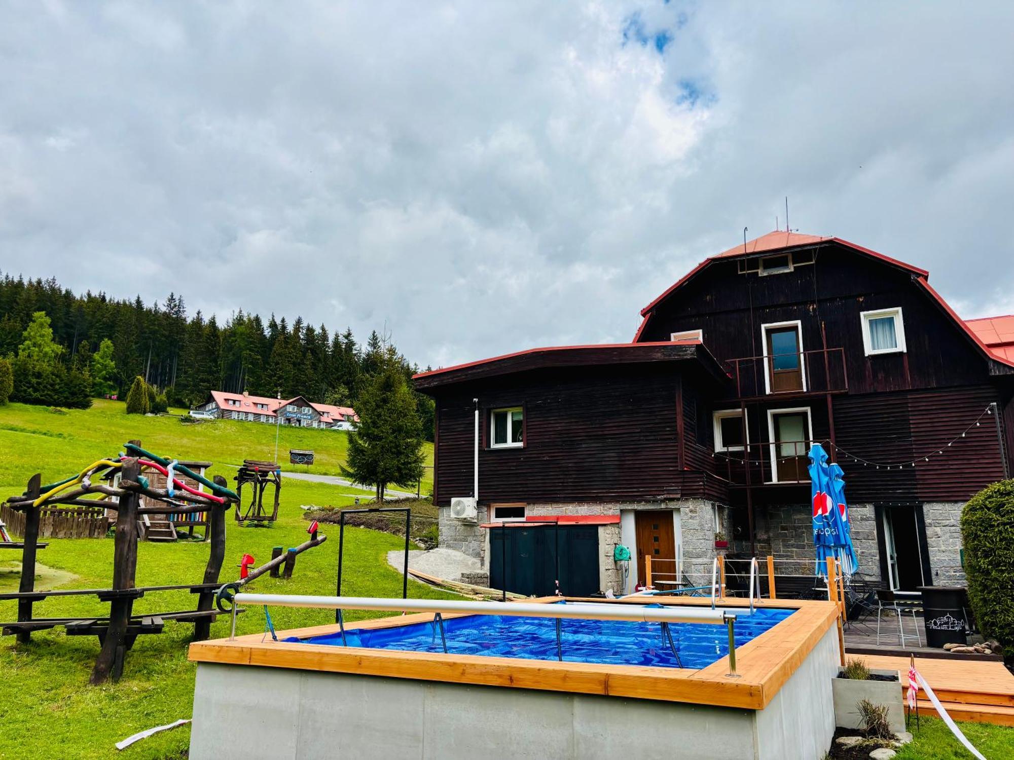 Penzion Logla Pec pod Sněžkou Exterior foto